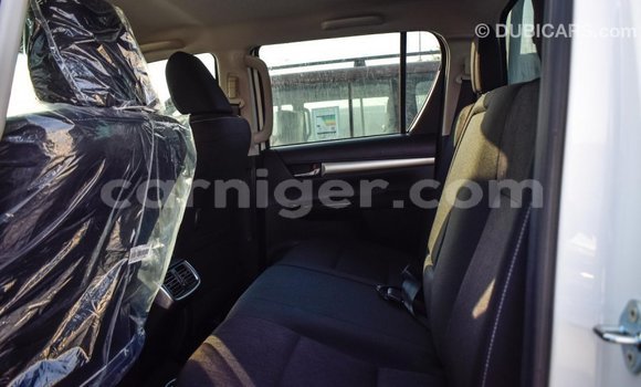 Buy Import Toyota Hilux White Car in Import - Dubai in Agadez Buy Import Toyota Hilux White Car in Import - Dubai in Agadez