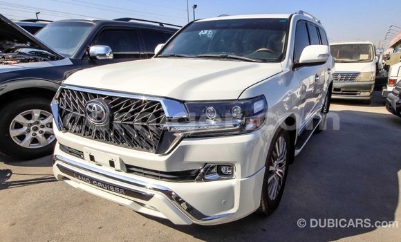 Sayi Imported Toyota Land Cruiser White Babbar mota in Import - Dubai a Agadez Sayi Imported Toyota Land Cruiser White Babbar mota in Import - Dubai a Agadez