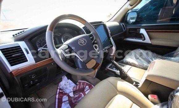Sayi Imported Toyota Land Cruiser White Babbar mota in Import - Dubai a Agadez Sayi Imported Toyota Land Cruiser White Babbar mota in Import - Dubai a Agadez