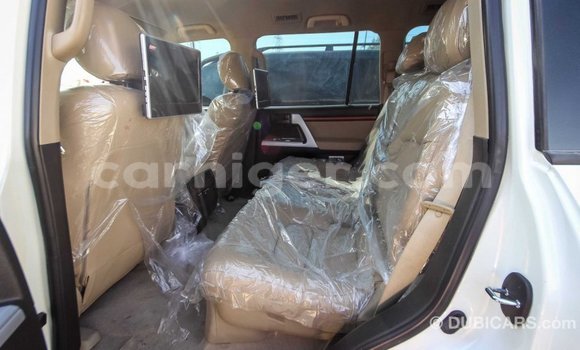 Sayi Imported Toyota Land Cruiser White Babbar mota in Import - Dubai a Agadez Sayi Imported Toyota Land Cruiser White Babbar mota in Import - Dubai a Agadez