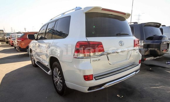 Sayi Imported Toyota Land Cruiser White Babbar mota in Import - Dubai a Agadez Sayi Imported Toyota Land Cruiser White Babbar mota in Import - Dubai a Agadez
