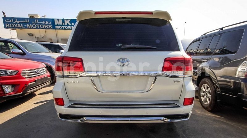 Big with watermark toyota land cruiser agadez import dubai 5086