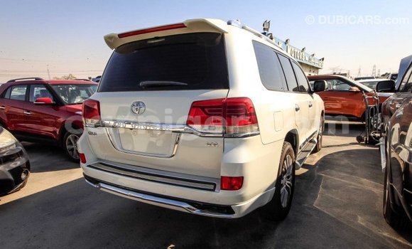 Sayi Imported Toyota Land Cruiser White Babbar mota in Import - Dubai a Agadez Sayi Imported Toyota Land Cruiser White Babbar mota in Import - Dubai a Agadez