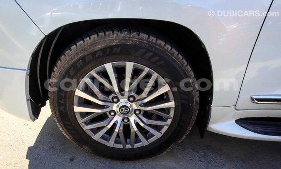 Sayi Imported Toyota Land Cruiser White Babbar mota in Import - Dubai a Agadez Sayi Imported Toyota Land Cruiser White Babbar mota in Import - Dubai a Agadez