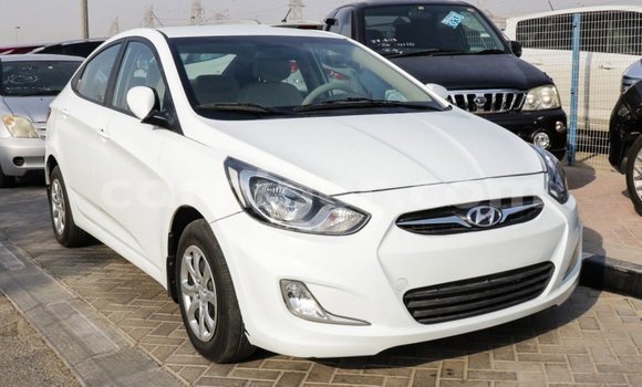 Acheter Import Voiture Hyundai Accent Blanc à Import - Dubai, Agadez Acheter Import Voiture Hyundai Accent Blanc à Import - Dubai, Agadez