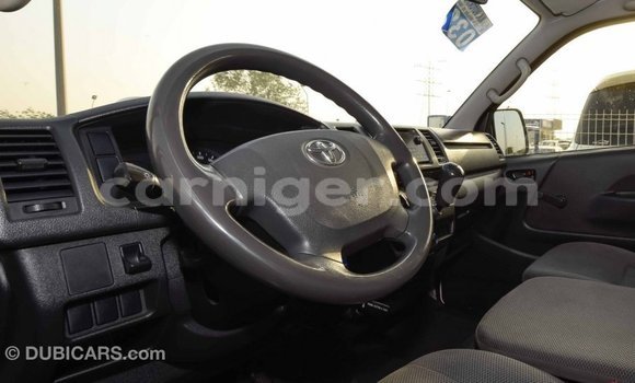 Sayi Imported Toyota Hiace White Mota in Import - Dubai a Agadez Sayi Imported Toyota Hiace White Mota in Import - Dubai a Agadez