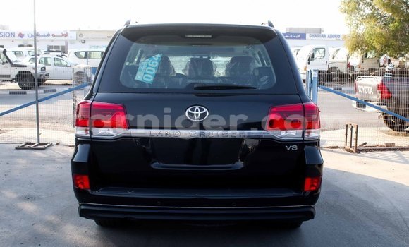 Buy Import Toyota Land Cruiser Black Truck in Import - Dubai in Agadez Buy Import Toyota Land Cruiser Black Truck in Import - Dubai in Agadez