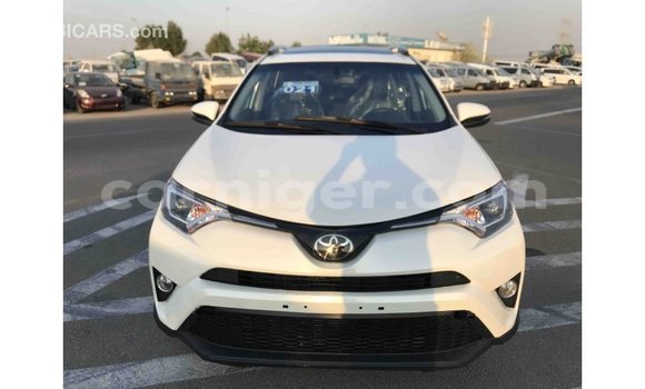 Buy Import Toyota Ade White Truck in Import - Dubai in Agadez Buy Import Toyota Ade White Truck in Import - Dubai in Agadez
