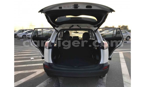 Buy Import Toyota Ade White Truck in Import - Dubai in Agadez Buy Import Toyota Ade White Truck in Import - Dubai in Agadez