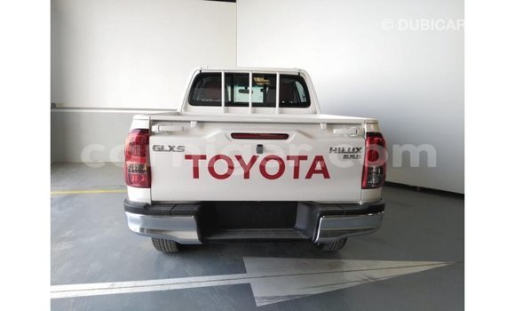 Buy Import Toyota Hilux White Car in Import - Dubai in Agadez Buy Import Toyota Hilux White Car in Import - Dubai in Agadez