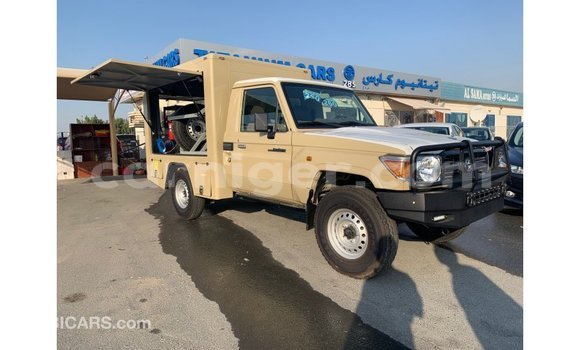Buy Import Toyota Land Cruiser Beige Truck in Import - Dubai in Agadez Buy Import Toyota Land Cruiser Beige Truck in Import - Dubai in Agadez