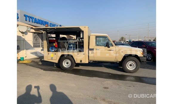 Buy Import Toyota Land Cruiser Beige Truck in Import - Dubai in Agadez Buy Import Toyota Land Cruiser Beige Truck in Import - Dubai in Agadez