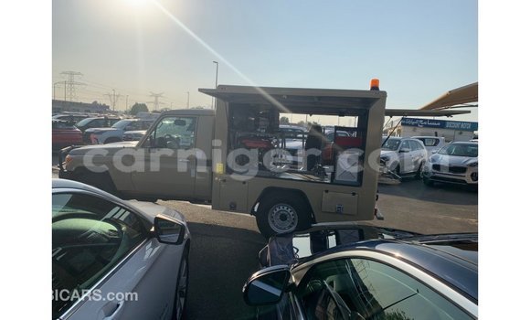 Buy Import Toyota Land Cruiser Beige Truck in Import - Dubai in Agadez Buy Import Toyota Land Cruiser Beige Truck in Import - Dubai in Agadez