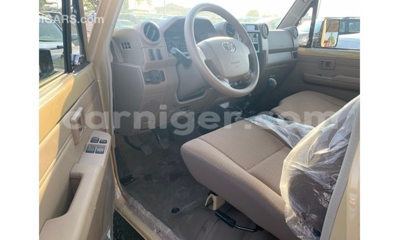 Buy Import Toyota Land Cruiser Beige Truck in Import - Dubai in Agadez Buy Import Toyota Land Cruiser Beige Truck in Import - Dubai in Agadez