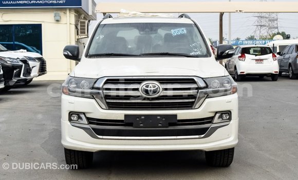 Buy Import Toyota Land Cruiser White Truck in Import - Dubai in Agadez Buy Import Toyota Land Cruiser White Truck in Import - Dubai in Agadez