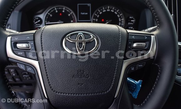 Buy Import Toyota Land Cruiser White Truck in Import - Dubai in Agadez Buy Import Toyota Land Cruiser White Truck in Import - Dubai in Agadez