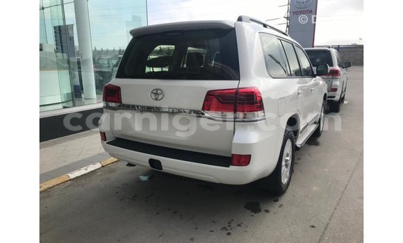 Buy Import Toyota Land Cruiser White Truck in Import - Dubai in Agadez Buy Import Toyota Land Cruiser White Truck in Import - Dubai in Agadez