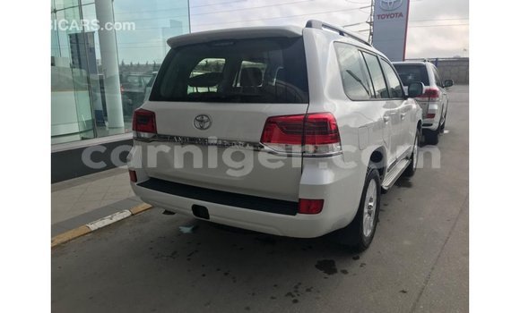 Buy Import Toyota Land Cruiser White Truck in Import - Dubai in Agadez Buy Import Toyota Land Cruiser White Truck in Import - Dubai in Agadez