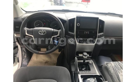 Buy Import Toyota Land Cruiser White Truck in Import - Dubai in Agadez Buy Import Toyota Land Cruiser White Truck in Import - Dubai in Agadez