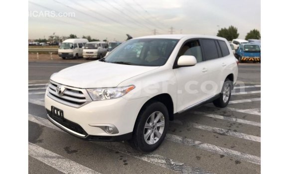 Acheter Import Voiture Toyota Highlander Blanc à Import - Dubai, Agadez Acheter Import Voiture Toyota Highlander Blanc à Import - Dubai, Agadez