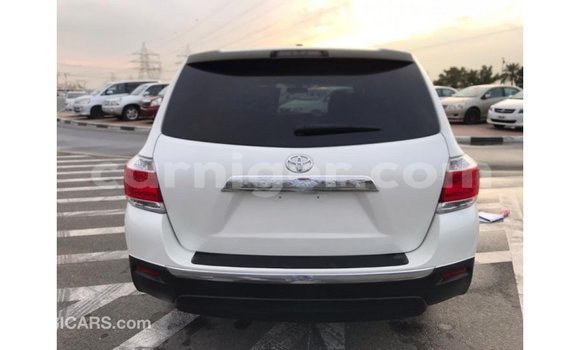 Acheter Import Voiture Toyota Highlander Blanc à Import - Dubai, Agadez Acheter Import Voiture Toyota Highlander Blanc à Import - Dubai, Agadez