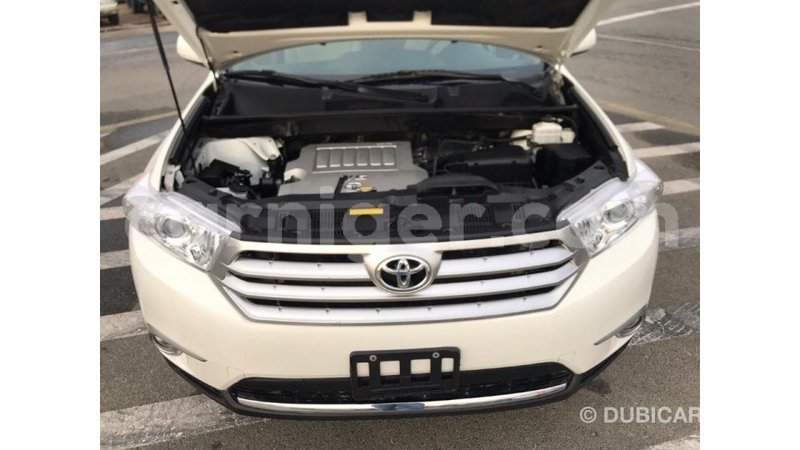 Big with watermark toyota highlander agadez import dubai 5205