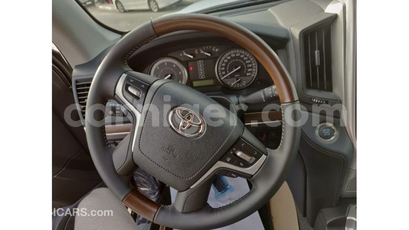 Big with watermark toyota land cruiser agadez import dubai 5207