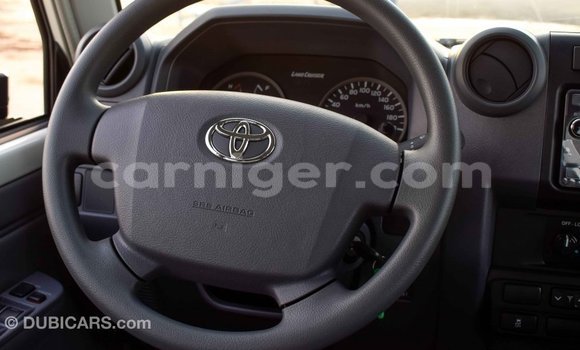 Buy Import Toyota Land Cruiser White Truck in Import - Dubai in Agadez Buy Import Toyota Land Cruiser White Truck in Import - Dubai in Agadez