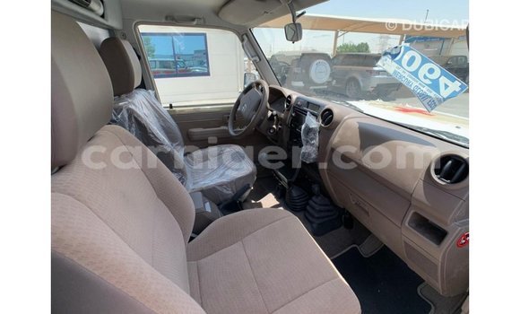 Buy Import Toyota Land Cruiser Beige Truck in Import - Dubai in Agadez Buy Import Toyota Land Cruiser Beige Truck in Import - Dubai in Agadez