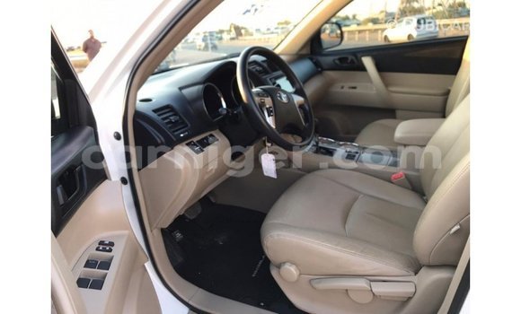 Acheter Import Voiture Toyota Highlander Blanc à Import - Dubai, Agadez Acheter Import Voiture Toyota Highlander Blanc à Import - Dubai, Agadez