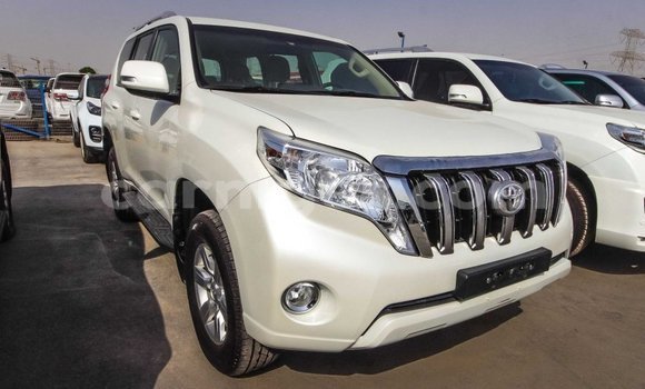 Acheter Import Voiture Toyota Prado Blanc à Import - Dubai, Agadez Acheter Import Voiture Toyota Prado Blanc à Import - Dubai, Agadez
