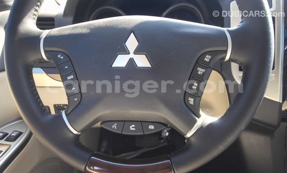Buy Import Mitsubishi Pajero White Car in Import - Dubai in Agadez Buy Import Mitsubishi Pajero White Car in Import - Dubai in Agadez