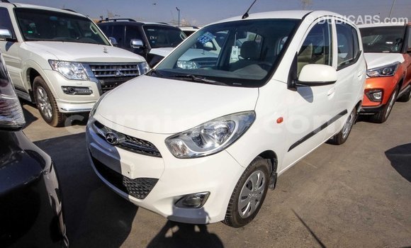 Sayi Imported Hyundai i10 White Mota in Import - Dubai a Agadez Sayi Imported Hyundai i10 White Mota in Import - Dubai a Agadez