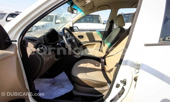 Sayi Imported Hyundai i10 White Mota in Import - Dubai a Agadez Sayi Imported Hyundai i10 White Mota in Import - Dubai a Agadez
