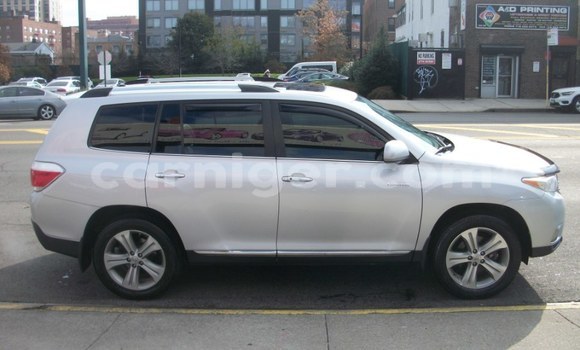 Buy Used Toyota Highlander Silver Car in Niamey in Niamey Buy Used Toyota Highlander Silver Car in Niamey in Niamey