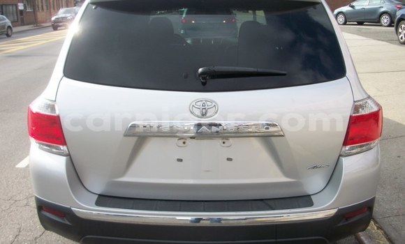 Buy Used Toyota Highlander Silver Car in Niamey in Niamey Buy Used Toyota Highlander Silver Car in Niamey in Niamey