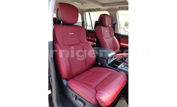 Buy Import Toyota Land Cruiser Black Truck in Import - Dubai in Agadez Buy Import Toyota Land Cruiser Black Truck in Import - Dubai in Agadez