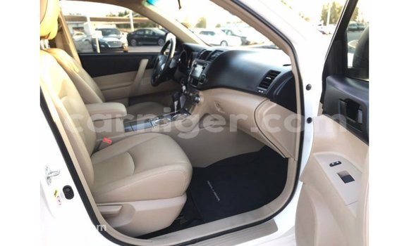 Buy Import Toyota Highlander White Car in Import - Dubai in Agadez Buy Import Toyota Highlander White Car in Import - Dubai in Agadez