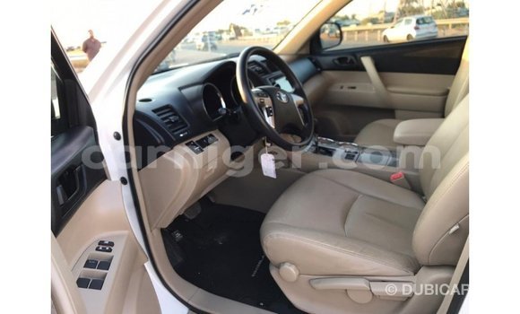 Buy Import Toyota Highlander White Car in Import - Dubai in Agadez Buy Import Toyota Highlander White Car in Import - Dubai in Agadez