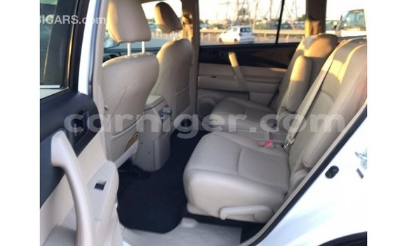 Buy Import Toyota Highlander White Car in Import - Dubai in Agadez Buy Import Toyota Highlander White Car in Import - Dubai in Agadez