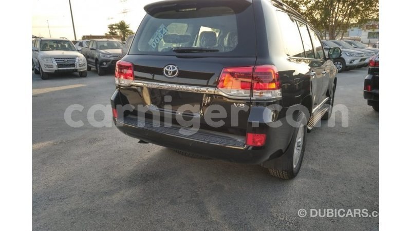 Big with watermark toyota land cruiser agadez import dubai 5289