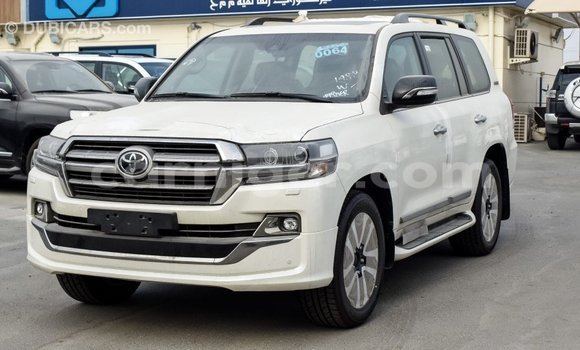 Buy Import Toyota Land Cruiser White Truck in Import - Dubai in Agadez Buy Import Toyota Land Cruiser White Truck in Import - Dubai in Agadez
