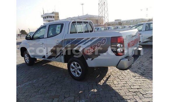 Buy Import Mitsubishi L200 White Car in Import - Dubai in Agadez Buy Import Mitsubishi L200 White Car in Import - Dubai in Agadez