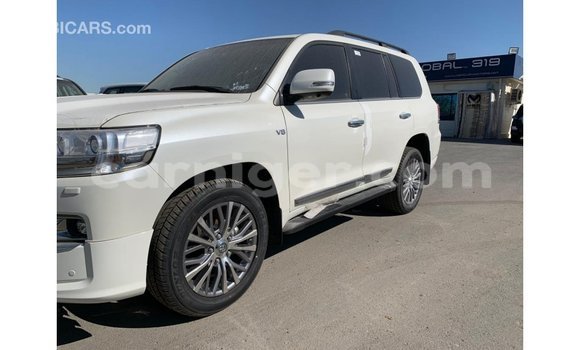 Buy Import Toyota Land Cruiser White Truck in Import - Dubai in Agadez Buy Import Toyota Land Cruiser White Truck in Import - Dubai in Agadez