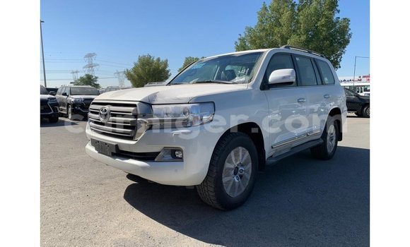 Buy Import Toyota Land Cruiser White Truck in Import - Dubai in Agadez Buy Import Toyota Land Cruiser White Truck in Import - Dubai in Agadez