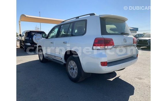 Buy Import Toyota Land Cruiser White Truck in Import - Dubai in Agadez Buy Import Toyota Land Cruiser White Truck in Import - Dubai in Agadez