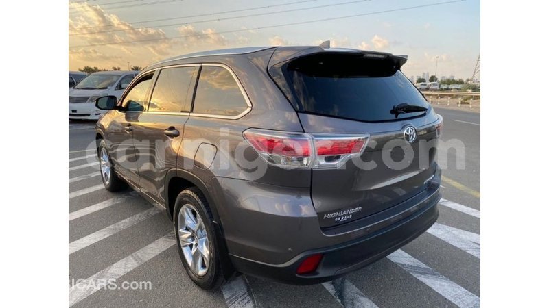 Big with watermark toyota highlander agadez import dubai 5353