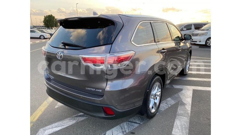 Big with watermark toyota highlander agadez import dubai 5353