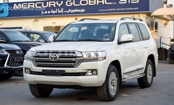 Buy Import Toyota Land Cruiser White Truck in Import - Dubai in Agadez Buy Import Toyota Land Cruiser White Truck in Import - Dubai in Agadez
