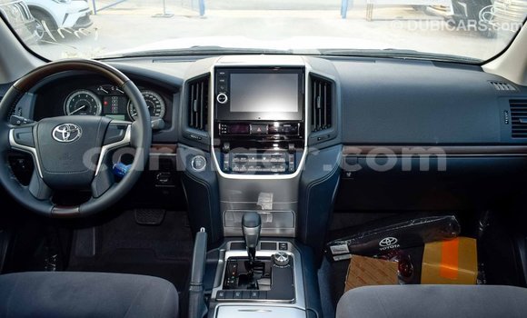 Buy Import Toyota Land Cruiser White Truck in Import - Dubai in Agadez Buy Import Toyota Land Cruiser White Truck in Import - Dubai in Agadez